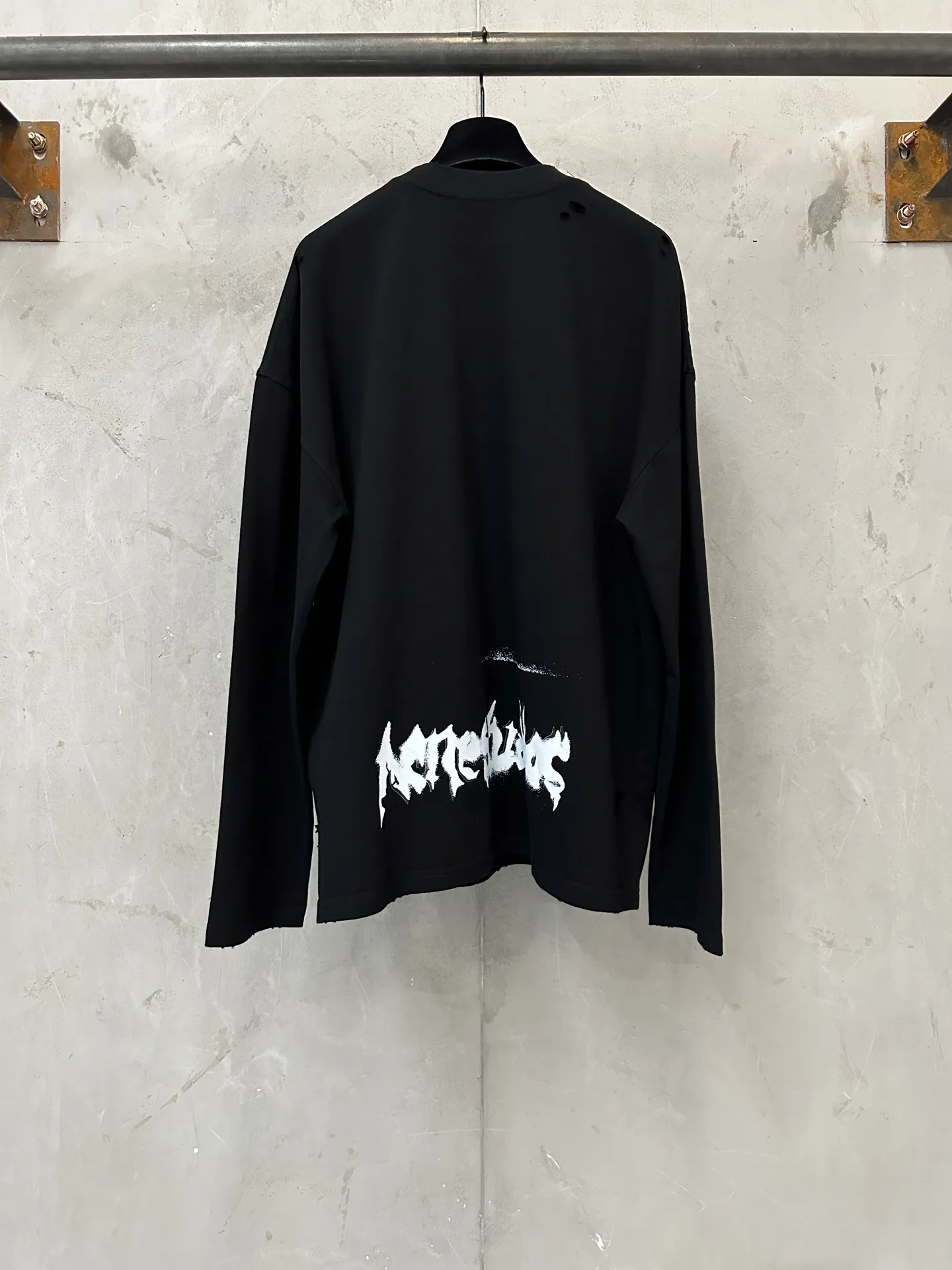 165 Acne studio FW 26 Gothic style distressed logo long-sleeved T-shirt Fabric: High-definition super heavyweight cotton double yarn compact Xinjiang cotton Weight gram Paired with 2*2 Salona rib Clean cloth surface Clear cloth texture Tight and stiff High color fastness No change in shape No Color Change Customized hardware Thread Accessories Matching version Men and women Same Style Color: Black Cream White Size: XS S M L XL